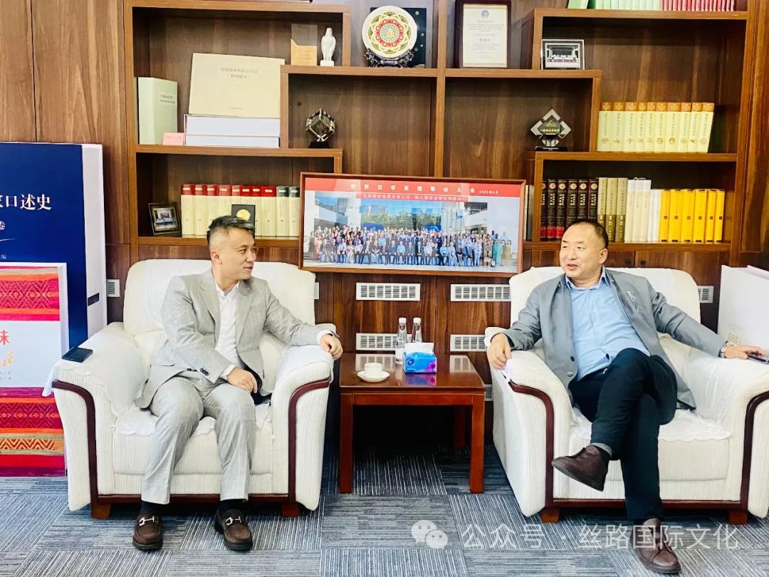 语言大学双人合影.jpg