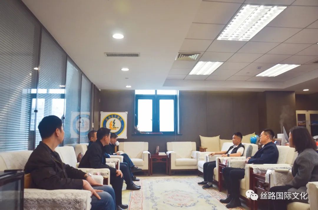 创新发展 合影.jpg