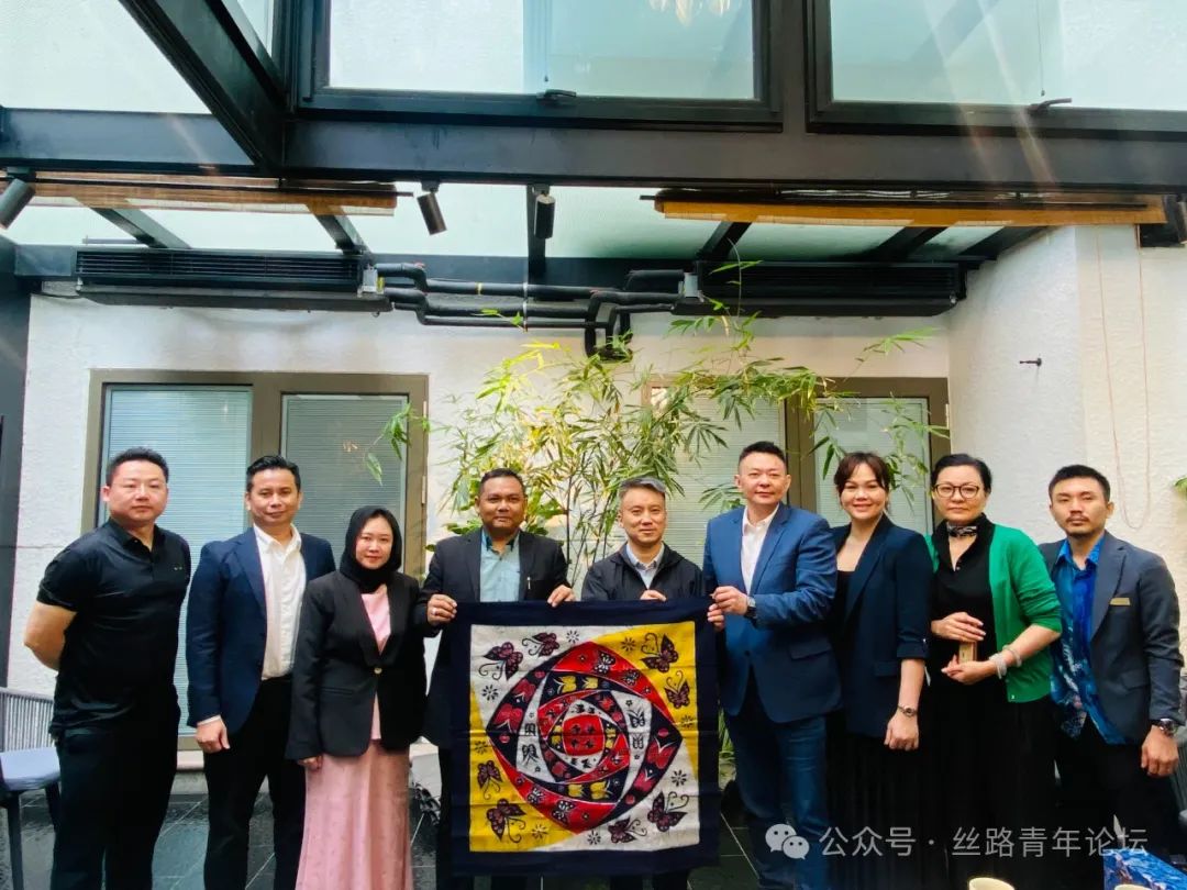 马来西亚穆斯林合影2.jpg