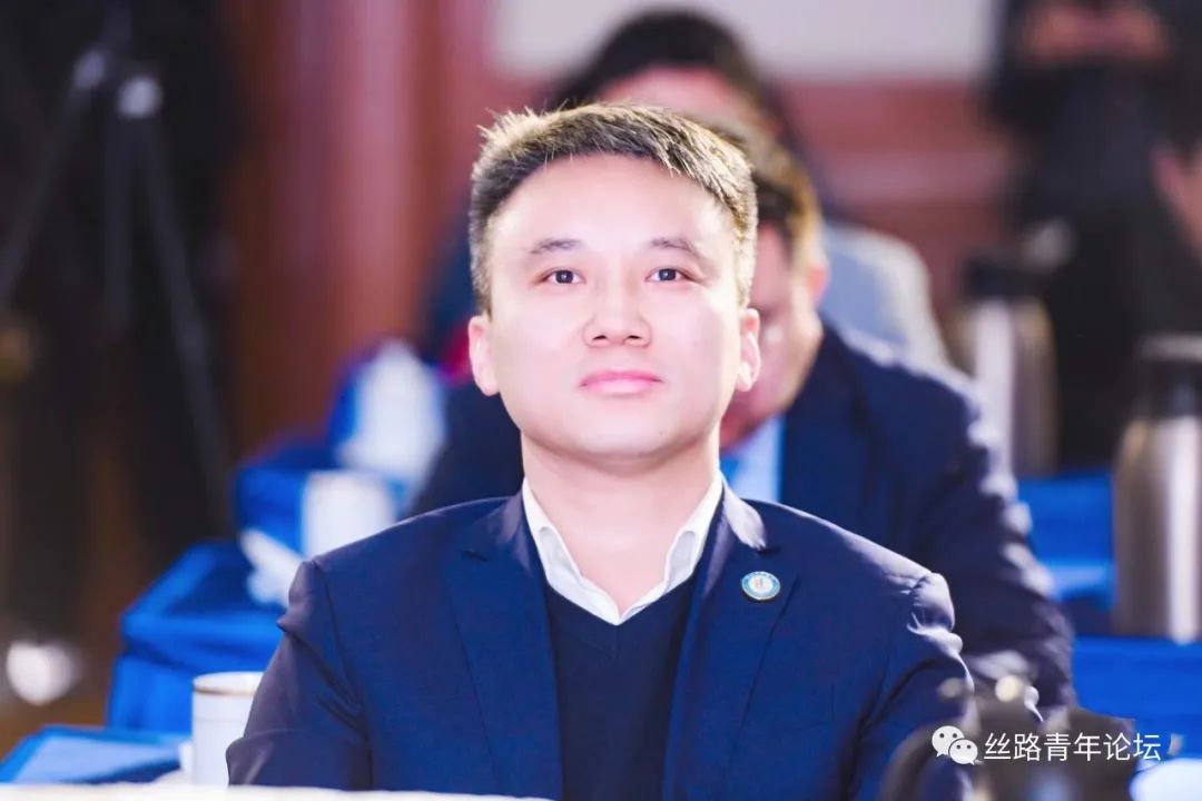 2022新年主任单人照片.jpg
