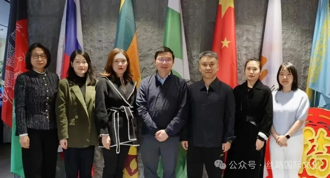 聚力前行合影.jpg