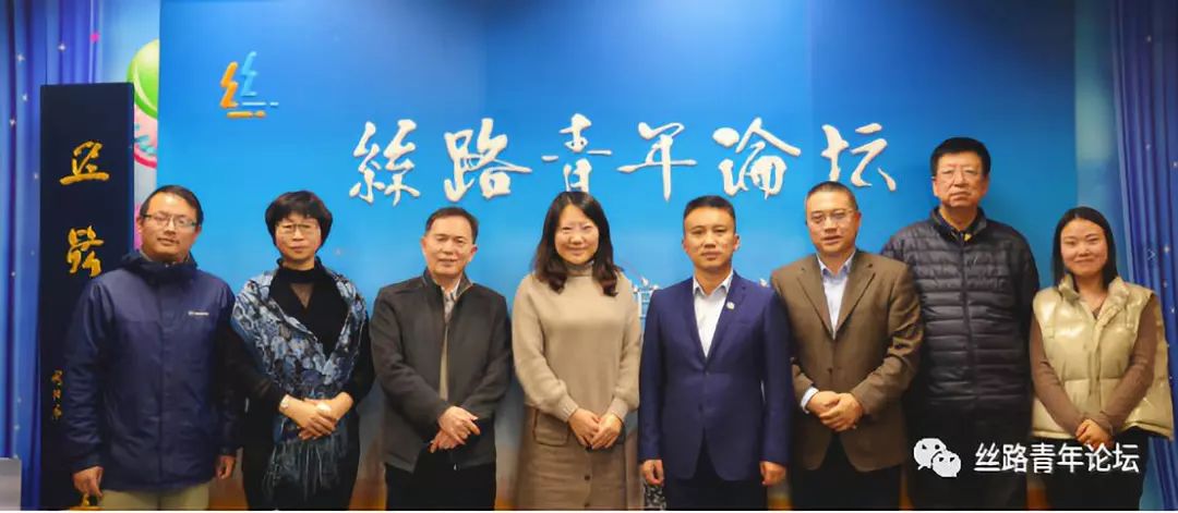 中财合影.jpg