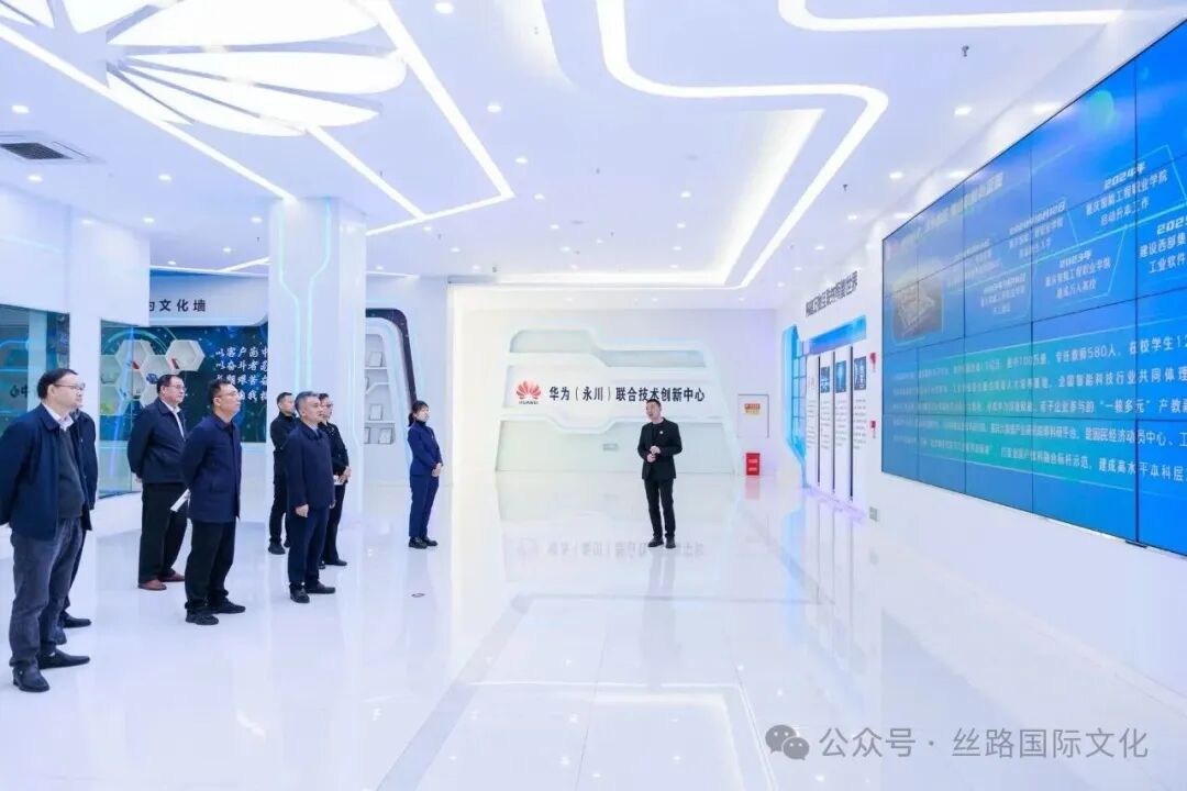 参观重庆智能工程职业学院.jpg