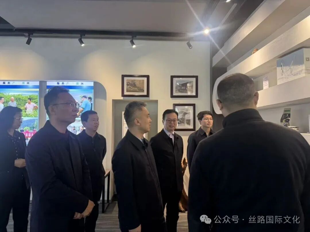 参观重庆文理学院.jpg