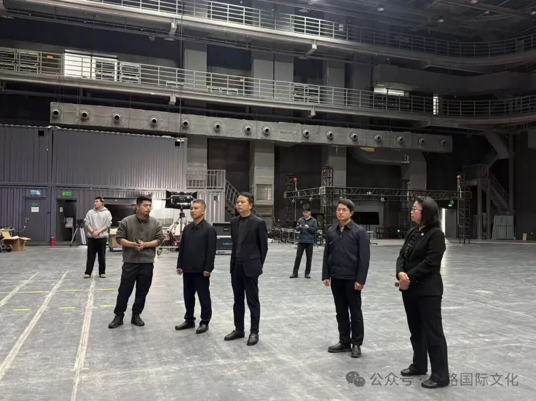 参观永川科技片场.jpg
