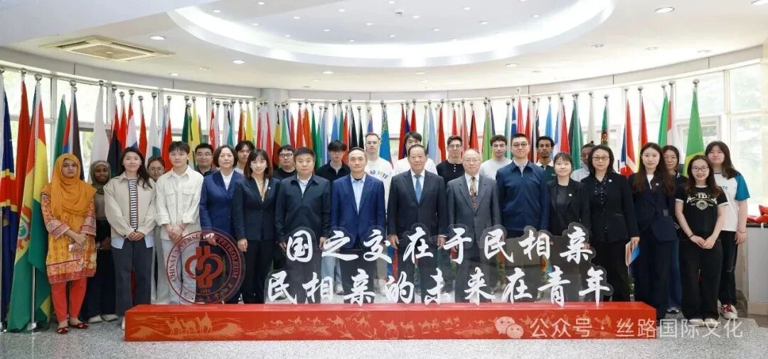 读书会合影.jpg