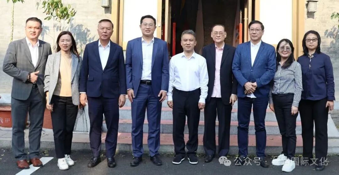 马来西亚座谈合影.jpg